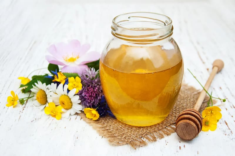 عسل کوهی وحشی شیراز تهیه شده از شهد گیاهان بومی